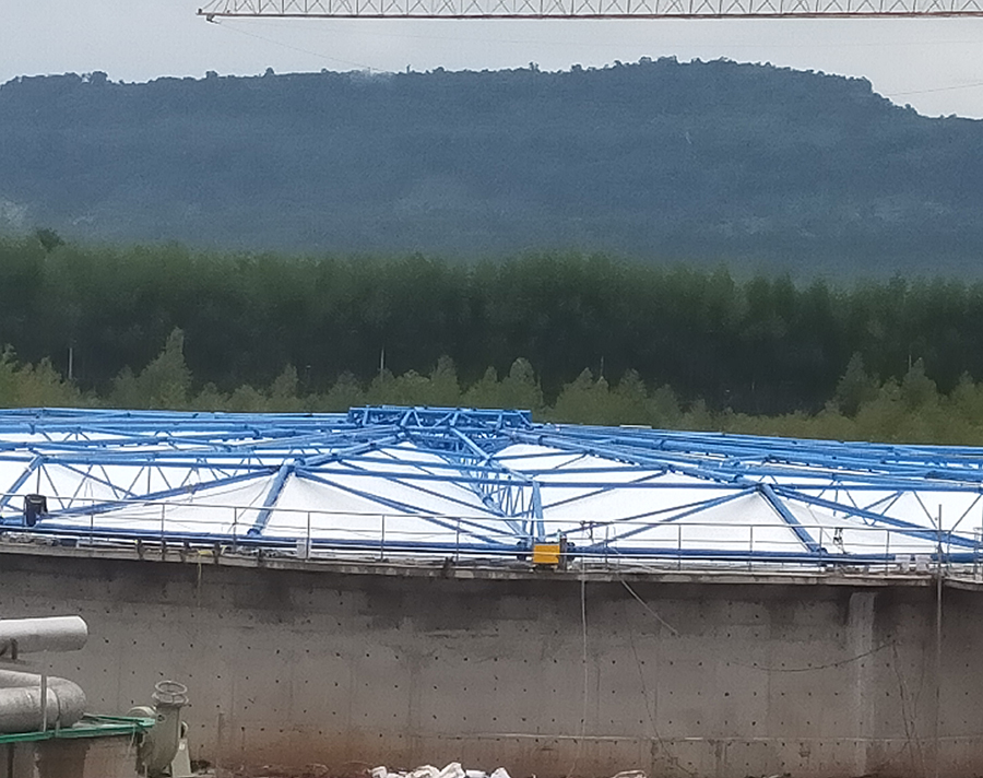 佛蘭公司在老撾沙灣隨動式污水池反吊膜加蓋工程圓滿完工！